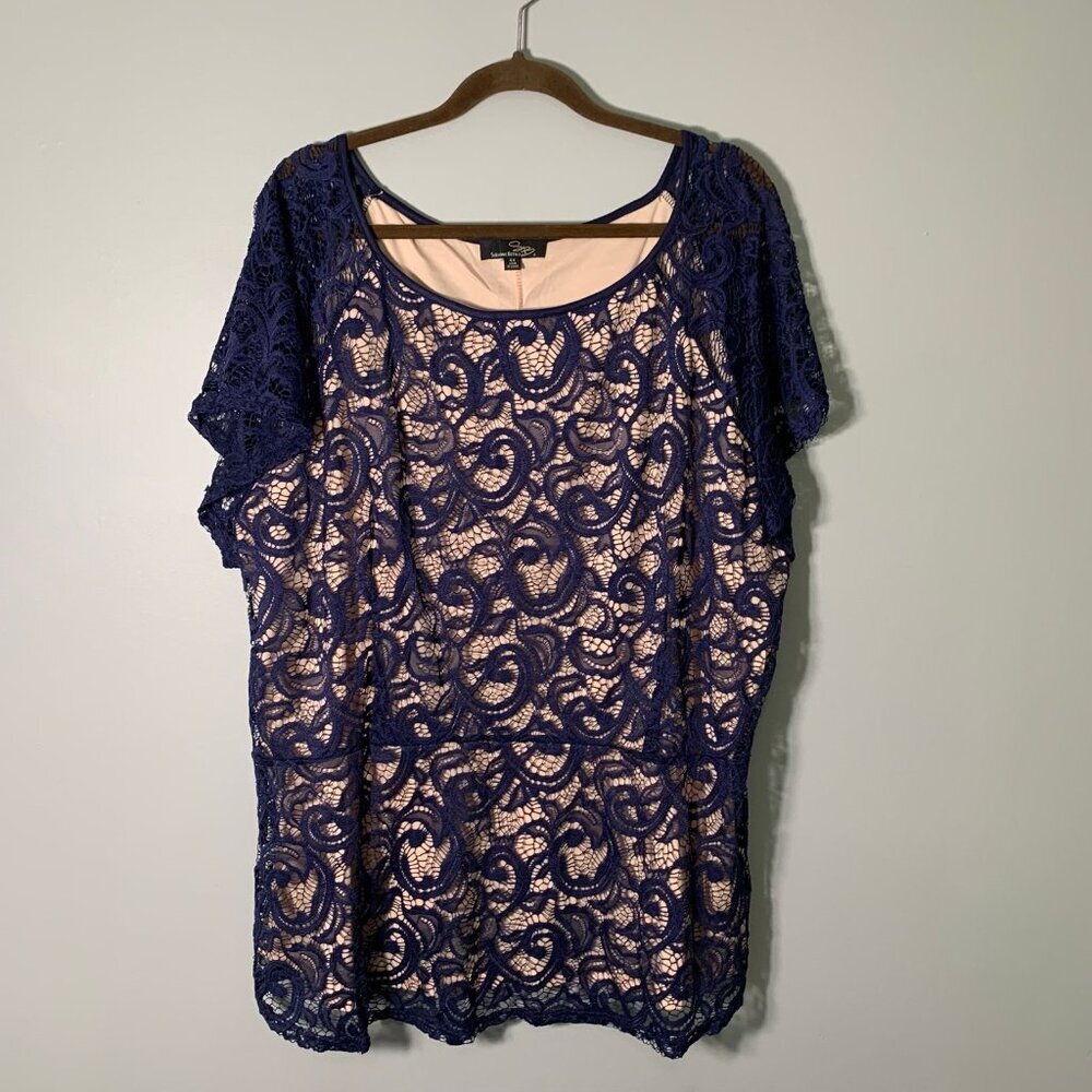 NWOT Suzanne Betro Lace Blouse Women 4X Navy Blue Short Sleeve Scoop Neck Scroll